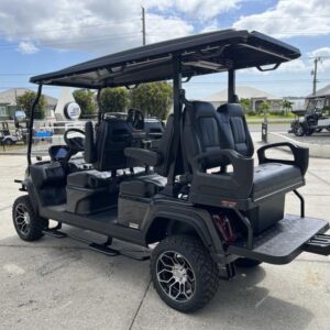 Side profile of Evolution D5 Maverick 4+2 Plus 2025 golf cart